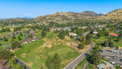 Beautifully maintained home on the 9th hole in the much-desired on  in Oregon - for sale on GolfHomes.com, golf home, golf lot