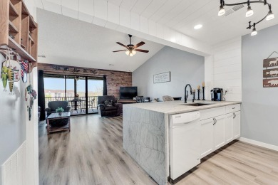 Sellers are offering an $1,000 dollar sellers credit. Indulge in on Pointe Royale Village Country Club in Missouri - for sale on GolfHomes.com, golf home, golf lot