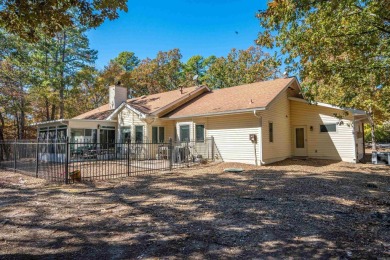 Charming 4-bedroom home in gated Hot Springs Village community on Ponce De Leon Golf Course in Arkansas - for sale on GolfHomes.com, golf home, golf lot