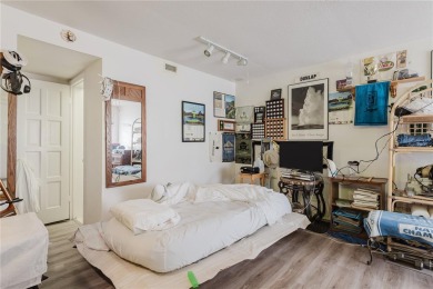 CHARMING STUDIO/EFFICIENCY WITH RESORT-STYLE AMENTIES. Welcome on Seminole Lake Country Club in Florida - for sale on GolfHomes.com, golf home, golf lot