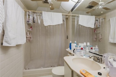 CHARMING STUDIO/EFFICIENCY WITH RESORT-STYLE AMENTIES. Welcome on Seminole Lake Country Club in Florida - for sale on GolfHomes.com, golf home, golf lot