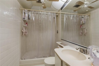 CHARMING STUDIO/EFFICIENCY WITH RESORT-STYLE AMENTIES. Welcome on Seminole Lake Country Club in Florida - for sale on GolfHomes.com, golf home, golf lot