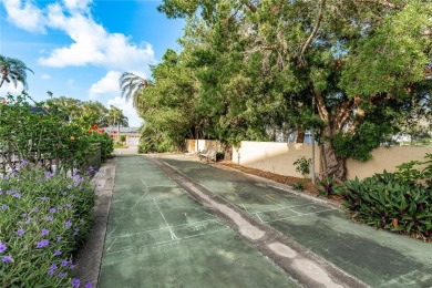 CHARMING STUDIO/EFFICIENCY WITH RESORT-STYLE AMENTIES. Welcome on Seminole Lake Country Club in Florida - for sale on GolfHomes.com, golf home, golf lot