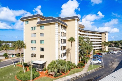CHARMING STUDIO/EFFICIENCY WITH RESORT-STYLE AMENTIES. Welcome on Seminole Lake Country Club in Florida - for sale on GolfHomes.com, golf home, golf lot