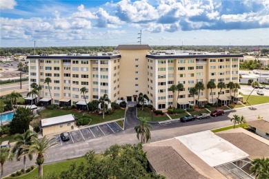 CHARMING STUDIO/EFFICIENCY WITH RESORT-STYLE AMENTIES. Welcome on Seminole Lake Country Club in Florida - for sale on GolfHomes.com, golf home, golf lot