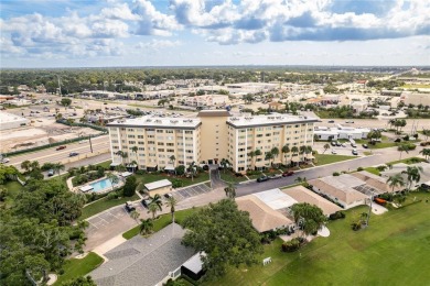 CHARMING STUDIO/EFFICIENCY WITH RESORT-STYLE AMENTIES. Welcome on Seminole Lake Country Club in Florida - for sale on GolfHomes.com, golf home, golf lot