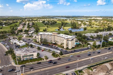 CHARMING STUDIO/EFFICIENCY WITH RESORT-STYLE AMENTIES. Welcome on Seminole Lake Country Club in Florida - for sale on GolfHomes.com, golf home, golf lot