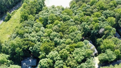 Great lake lot in the Foxwood Hills community, zoned yellow but on Fox Wood Hills Golf Course in South Carolina - for sale on GolfHomes.com, golf home, golf lot
