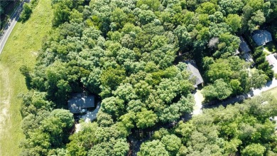 Great lake lot in the Foxwood Hills community, zoned yellow but on Fox Wood Hills Golf Course in South Carolina - for sale on GolfHomes.com, golf home, golf lot