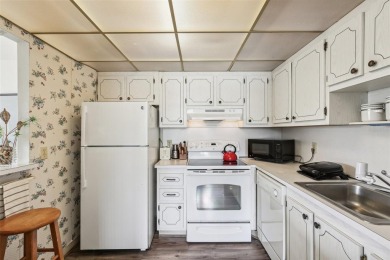 Under contract-accepting backup offers. Affordable end unit on Kings Point Executive Golf Course in Florida - for sale on GolfHomes.com, golf home, golf lot