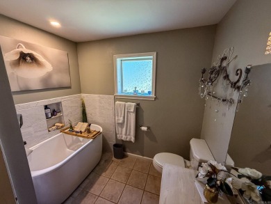 Charming Fully Furnished Villa in the Heart of Fairfield Bay! on Mountain Ranch Golf Club in Arkansas - for sale on GolfHomes.com, golf home, golf lot