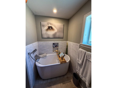 Charming Fully Furnished Villa in the Heart of Fairfield Bay! on Mountain Ranch Golf Club in Arkansas - for sale on GolfHomes.com, golf home, golf lot