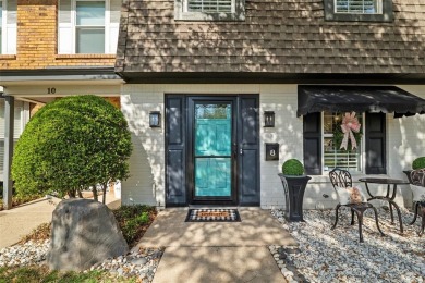 Stunning Renovated Townhome in Ridglea Country Club Estates!

 on Ridglea Golf Course in Texas - for sale on GolfHomes.com, golf home, golf lot