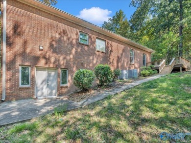 This spacious 5,233 sq. ft. home offers 5 bedrooms/ 4.5 baths in on Heritage Green  Golf Course in Alabama - for sale on GolfHomes.com, golf home, golf lot