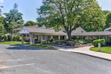 ADULT COMMUNITY Turn key 2 bedroom/1 bath ranch END unit on Shadow Lake Village in New Jersey - for sale on GolfHomes.com, golf home, golf lot