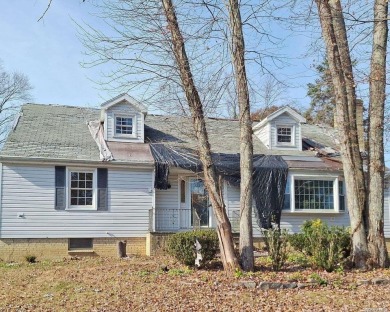 Tremendously oversized cape cod style home with 2 car garage on Anglebrook Golf Club in New York - for sale on GolfHomes.com, golf home, golf lot