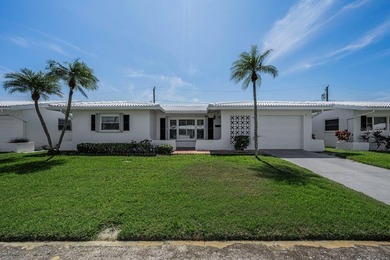 This charming home offers approximately 1,450 square feet of on Mainlands Golf Club in Florida - for sale on GolfHomes.com, golf home, golf lot