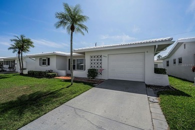 This charming home offers approximately 1,450 square feet of on Mainlands Golf Club in Florida - for sale on GolfHomes.com, golf home, golf lot