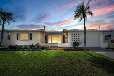 This charming home offers approximately 1,450 square feet of on Mainlands Golf Club in Florida - for sale on GolfHomes.com, golf home, golf lot