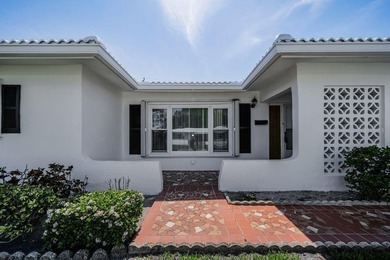 This charming home offers approximately 1,450 square feet of on Mainlands Golf Club in Florida - for sale on GolfHomes.com, golf home, golf lot