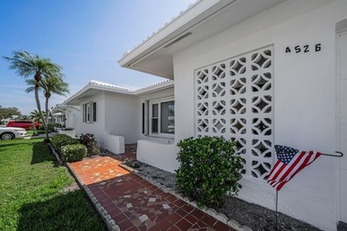 This charming home offers approximately 1,450 square feet of on Mainlands Golf Club in Florida - for sale on GolfHomes.com, golf home, golf lot