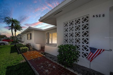 This charming home offers approximately 1,450 square feet of on Mainlands Golf Club in Florida - for sale on GolfHomes.com, golf home, golf lot