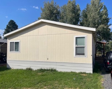 2 bedroom, 2 bathroom, 1188 square foot Round Lake Estates Home on Round Lake Resort in Oregon - for sale on GolfHomes.com, golf home, golf lot