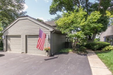 LOTS TO LIKE IN THIS 3 BEDROOM TOWNHOME WITH A PRIME LOCATION on Lake Barrington Shores Golf Course in Illinois - for sale on GolfHomes.com, golf home, golf lot