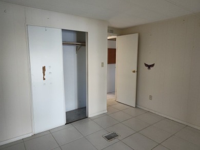 CALLING ALL FLIPPERS**LAKESIDE FIXER UPPER** NEEDS A/C AND A on Vista Plantation Golf Club in Florida - for sale on GolfHomes.com, golf home, golf lot