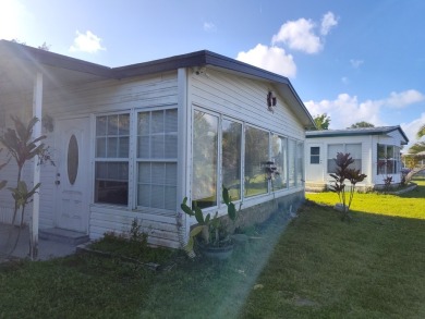 CALLING ALL FLIPPERS**LAKESIDE FIXER UPPER** NEEDS A/C AND A on Vista Plantation Golf Club in Florida - for sale on GolfHomes.com, golf home, golf lot