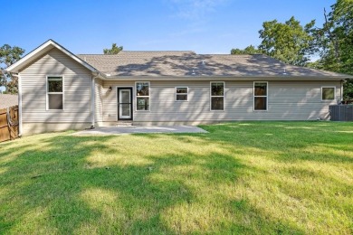 This charming home is ideally located just moments from Highway on Bella Vista Country Club - Kingswood in Arkansas - for sale on GolfHomes.com, golf home, golf lot