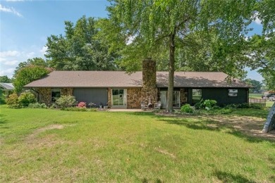 Single story home with incredible views of Indian Springs golf on Indian Springs Country Club in Oklahoma - for sale on GolfHomes.com, golf home, golf lot