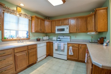 This beautiful 3-bedroom, 3-bathroom home is perfectly on Harbor Ridge Golf Course in Pennsylvania - for sale on GolfHomes.com, golf home, golf lot