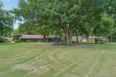 Single story home with incredible views of Indian Springs golf on Indian Springs Country Club in Oklahoma - for sale on GolfHomes.com, golf home, golf lot