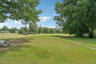 Single story home with incredible views of Indian Springs golf on Indian Springs Country Club in Oklahoma - for sale on GolfHomes.com, golf home, golf lot