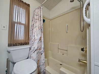 This charming 1-bedroom, 1.5-bathroom home with an Arizona room on Viewpoint Golf Resort in Arizona - for sale on GolfHomes.com, golf home, golf lot