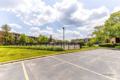 Great Location - Don't Miss Out!  Located near Route 53, this on Twin Lakes Golf Course in Illinois - for sale on GolfHomes.com, golf home, golf lot