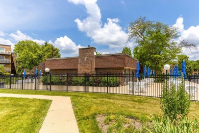Great Location - Don't Miss Out!  Located near Route 53, this on Twin Lakes Golf Course in Illinois - for sale on GolfHomes.com, golf home, golf lot