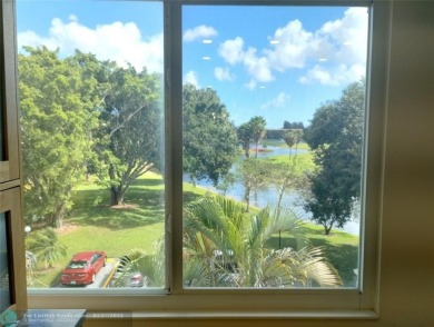 EXTRA LARGE 1568 SQ/FT TASTEFULLY RENOVATED CORNER UNIT WITH on Wynmoor Golf Course in Florida - for sale on GolfHomes.com, golf home, golf lot