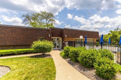 Great Location - Don't Miss Out!  Located near Route 53, this on Twin Lakes Golf Course in Illinois - for sale on GolfHomes.com, golf home, golf lot