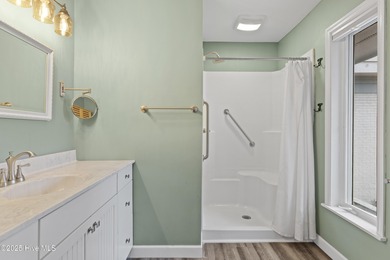 Seller is offering a $7,000 allowance!! Motivated seller! on Harbour Point Golf Club in North Carolina - for sale on GolfHomes.com, golf home, golf lot