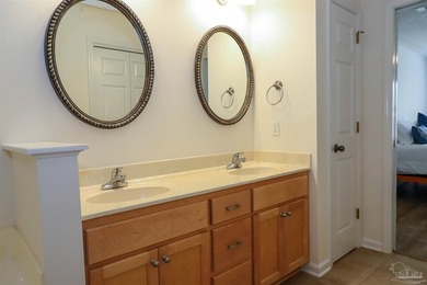 3BR/2.5BA Tiger Lake townhome (2,056 sf). 2003 build features on Tiger Point Golf and Country Club in Florida - for sale on GolfHomes.com, golf home, golf lot