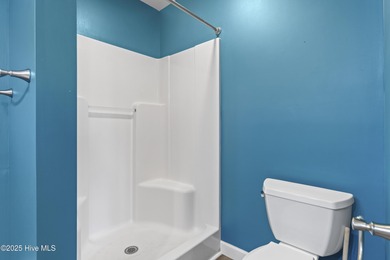 Seller is offering a $7,000 allowance!! Motivated seller! on Harbour Point Golf Club in North Carolina - for sale on GolfHomes.com, golf home, golf lot