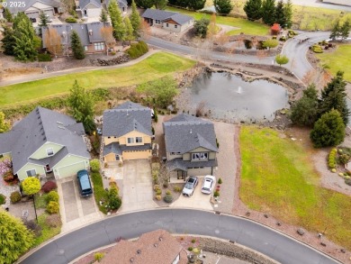 This Fairway Estates home brings comfort and style together in on Oak Hills Golf Club / Umpqua Golf Resort in Oregon - for sale on GolfHomes.com, golf home, golf lot
