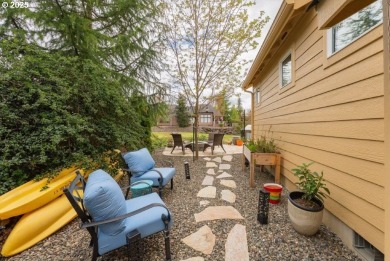 This Fairway Estates home brings comfort and style together in on Oak Hills Golf Club / Umpqua Golf Resort in Oregon - for sale on GolfHomes.com, golf home, golf lot