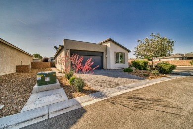 Wonderful 2 Bed 3 Bath Corner Lot Home located in the Ovation on Mountain Falls Golf Course in Nevada - for sale on GolfHomes.com, golf home, golf lot