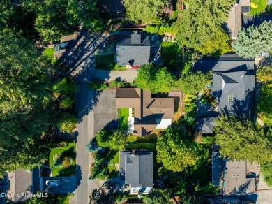 Cozy home with old-world charm coupled with modern conveniences on Hayden Lake Country Club in Idaho - for sale on GolfHomes.com, golf home, golf lot