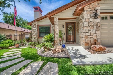 SHOWCASE GARDEN. A garden, rich in color & beauty, lies behind on Northern Hills Golf Club in Texas - for sale on GolfHomes.com, golf home, golf lot