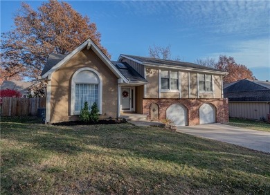 South Red Bridge living at its best. Welcome to a warm and on Minor Park Golf Course in Missouri - for sale on GolfHomes.com, golf home, golf lot
