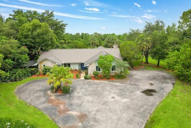 TRANQUIL RETREAT IN CRANE CREEK COUNTRY CLUB!!! Experience the on Martin Downs Country Club in Florida - for sale on GolfHomes.com, golf home, golf lot